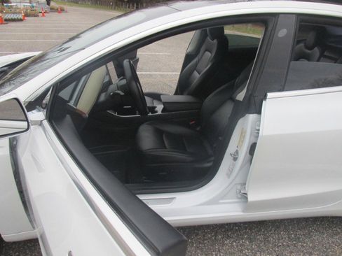 Used 2020 Tesla Model 3 image 51