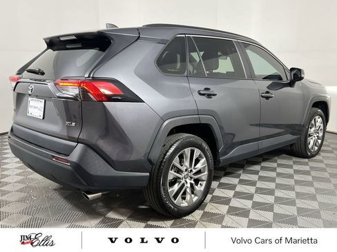 Used 2021 Toyota RAV4 XLE Premium image 9