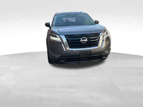 Used 2022 Nissan Pathfinder SV image 4