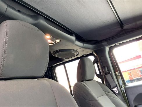 Used 2022 Jeep Gladiator Sport AWD/4WD image 29