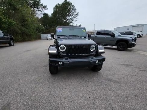 Used 2024 Jeep Gladiator Willys image 8