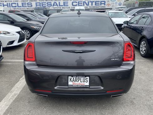 Used 2019 Chrysler 300 S RWD image 8