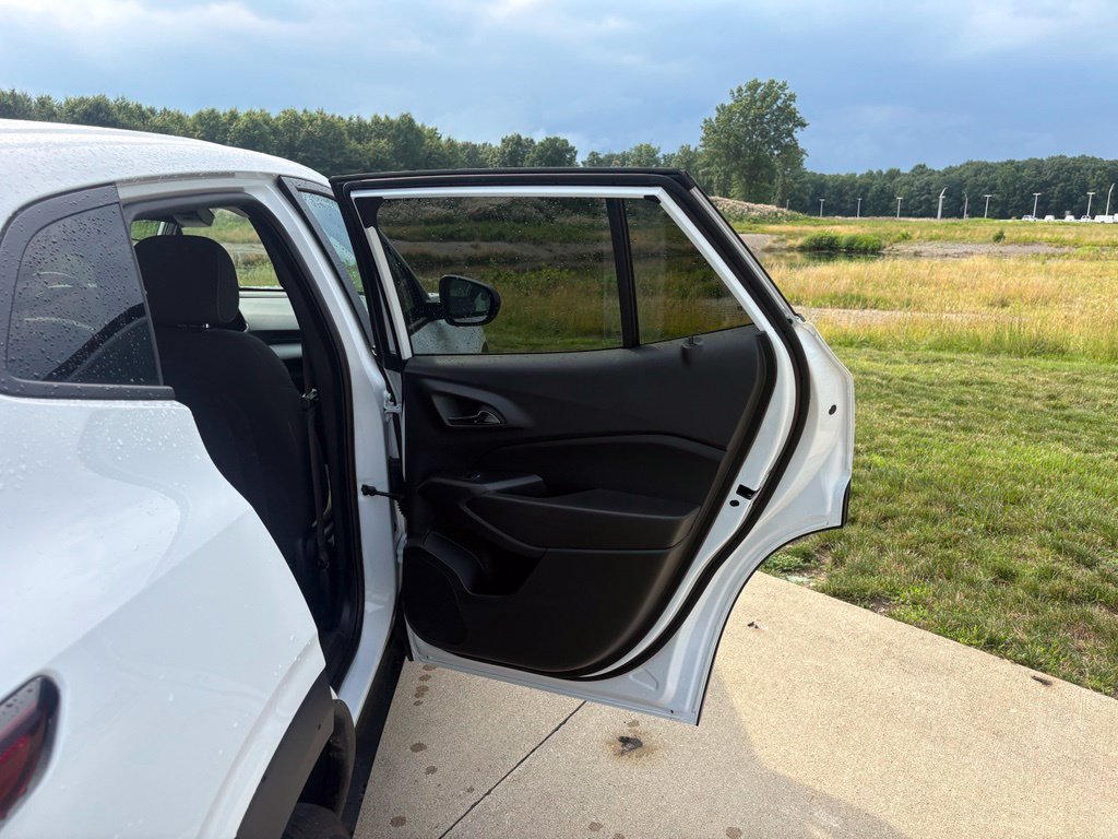Used 2025 Chevrolet Trax LS FWD image 31