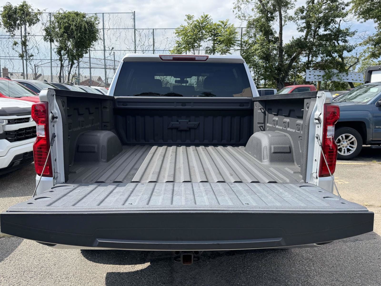 Used 2021 Chevrolet Silverado 1500 LT w/ Bed Protection Package AWD/4WD image 8