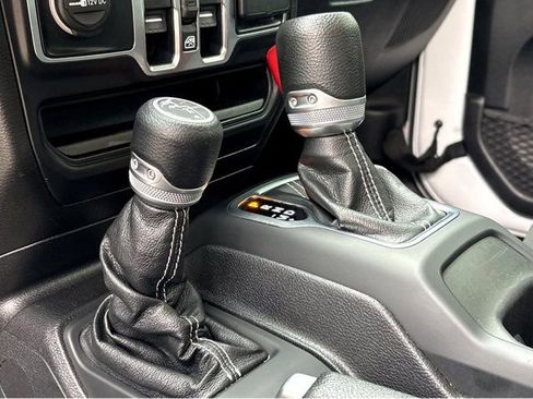 Used 2020 Jeep Wrangler Unlimited Sahara AWD/4WD image 32