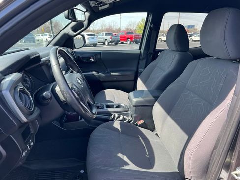 Used 2017 Toyota Tacoma TRD Off-Road w/ Tow Package (A/T) image 8