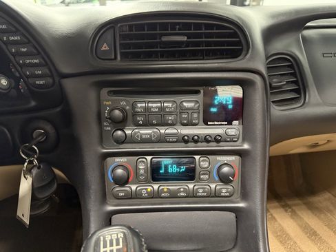 Used 2004 Chevrolet Corvette Convertible w/ Preferred Equipment Group image 11