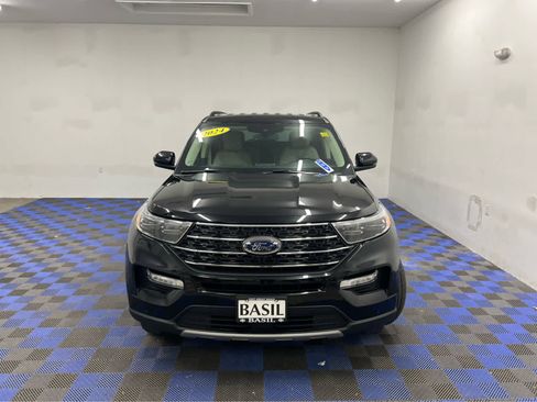 Used 2024 Ford Explorer XLT w/ Equipment Group 202A image 8