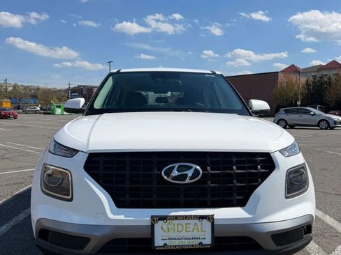 Used 2024 Hyundai Venue SE image 16