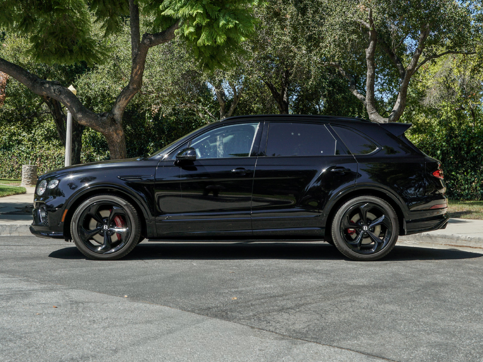 Certified 2023 Bentley Bentayga AWD/4WD image 3
