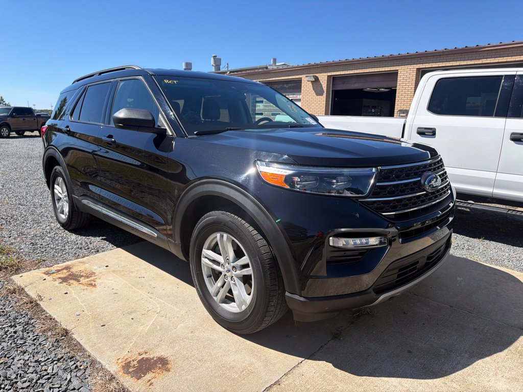 Used 2023 Ford Explorer XLT w/ Equipment Group 202A AWD/4WD image 3