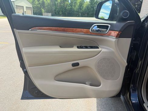 Used 2011 Jeep Grand Cherokee Overland AWD/4WD image 17