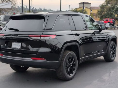 New 2026 Jeep Grand Cherokee Altitude image 5