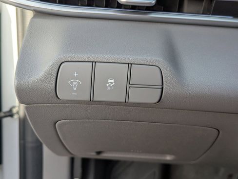 Used 2024 Hyundai Elantra SEL image 32