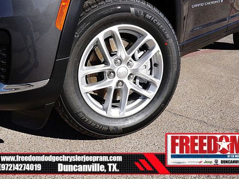 New 2025 Jeep Grand Cherokee L Laredo image 9