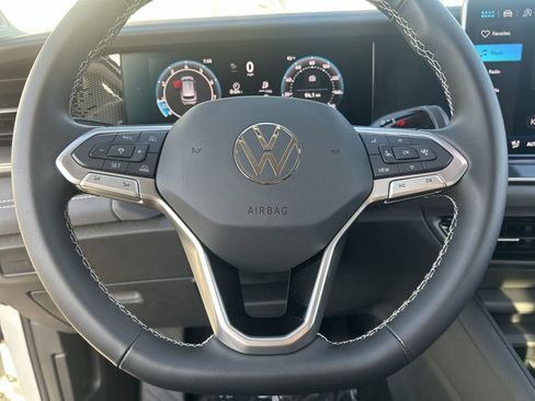 New 2026 Volkswagen Tiguan SE FWD image 18