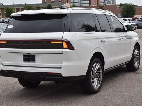 New 2026 Lincoln Navigator Reserve AWD/4WD image 7