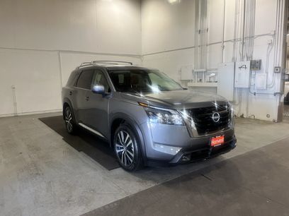 Used 2023 Nissan Pathfinder Platinum w/ Cargo Package