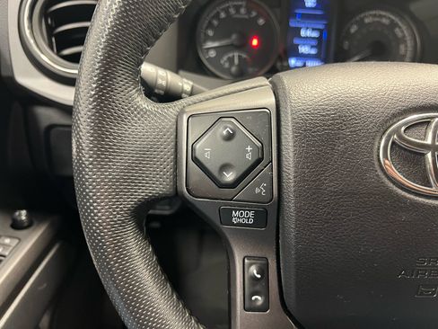 Used 2022 Toyota Tacoma TRD Off-Road w/ Technology Package image 24