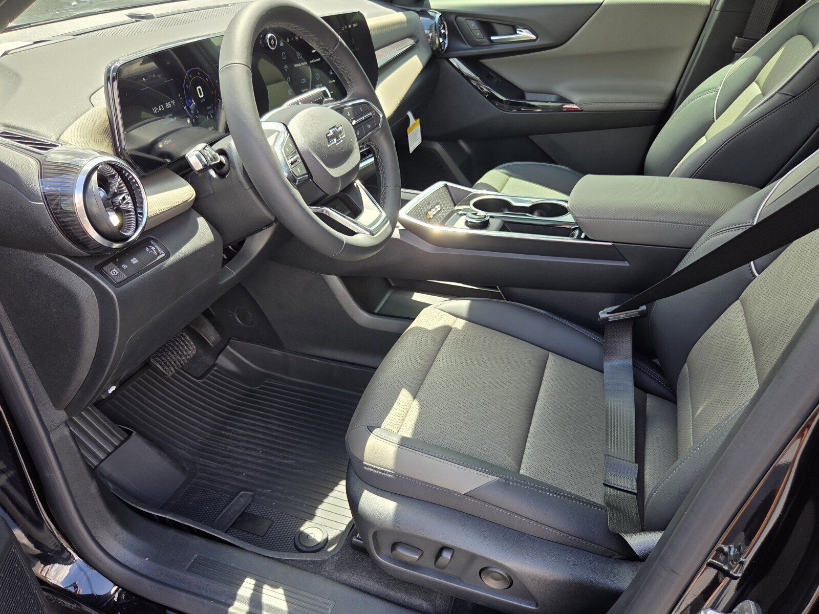 New 2027 Chevrolet Equinox LT FWD image 5