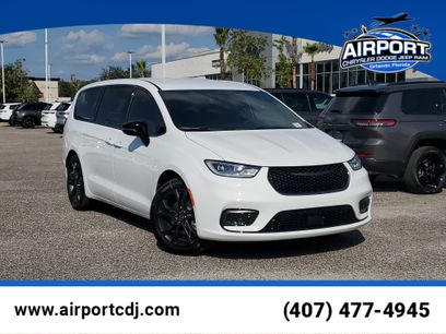 New 2026 Chrysler Pacifica Select