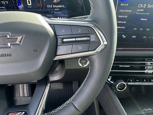 New 2026 Chevrolet Traverse Z71 w/ Enhanced Driving Package image 5