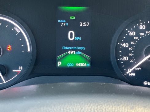 Certified 2024 Toyota Sienna LE FWD image 25