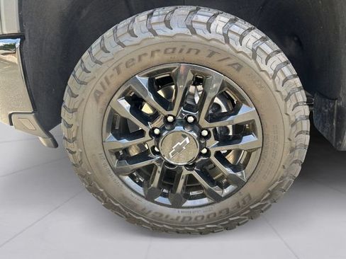 Used 2025 Chevrolet Silverado 2500 LTZ w/ Trail Boss Package AWD/4WD image 9