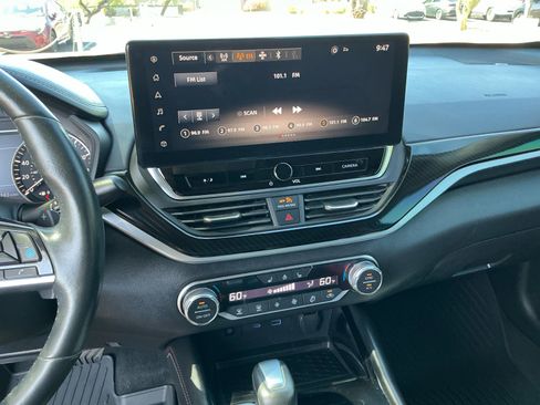 Used 2024 Nissan Altima 2.0 SR FWD image 4