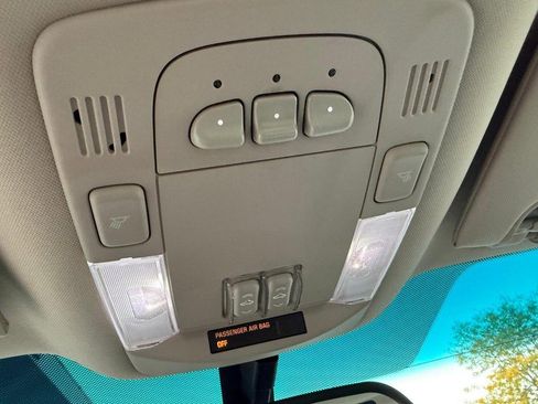 Used 2010 Cadillac DTS Luxury image 29