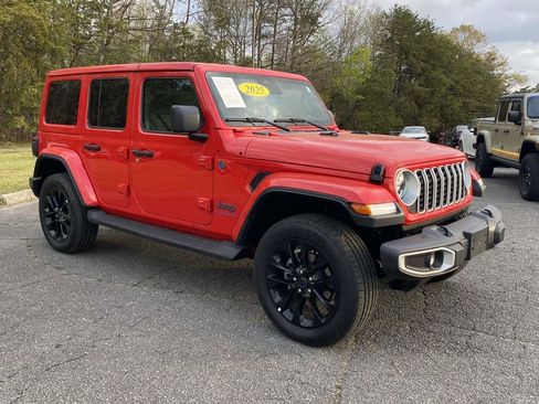 Used 2025 Jeep Wrangler Unlimited Sahara AWD/4WD image 6