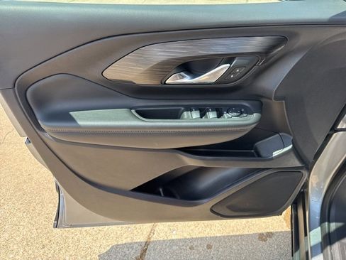 Used 2024 GMC Terrain SLE image 12