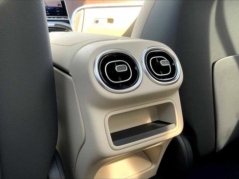 Certified 2025 Mercedes-Benz GLC 300 4MATIC image 22