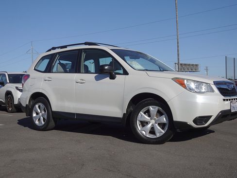 Used 2015 Subaru Forester 2.5i w/ Alloy Wheel Package AWD/4WD image 4