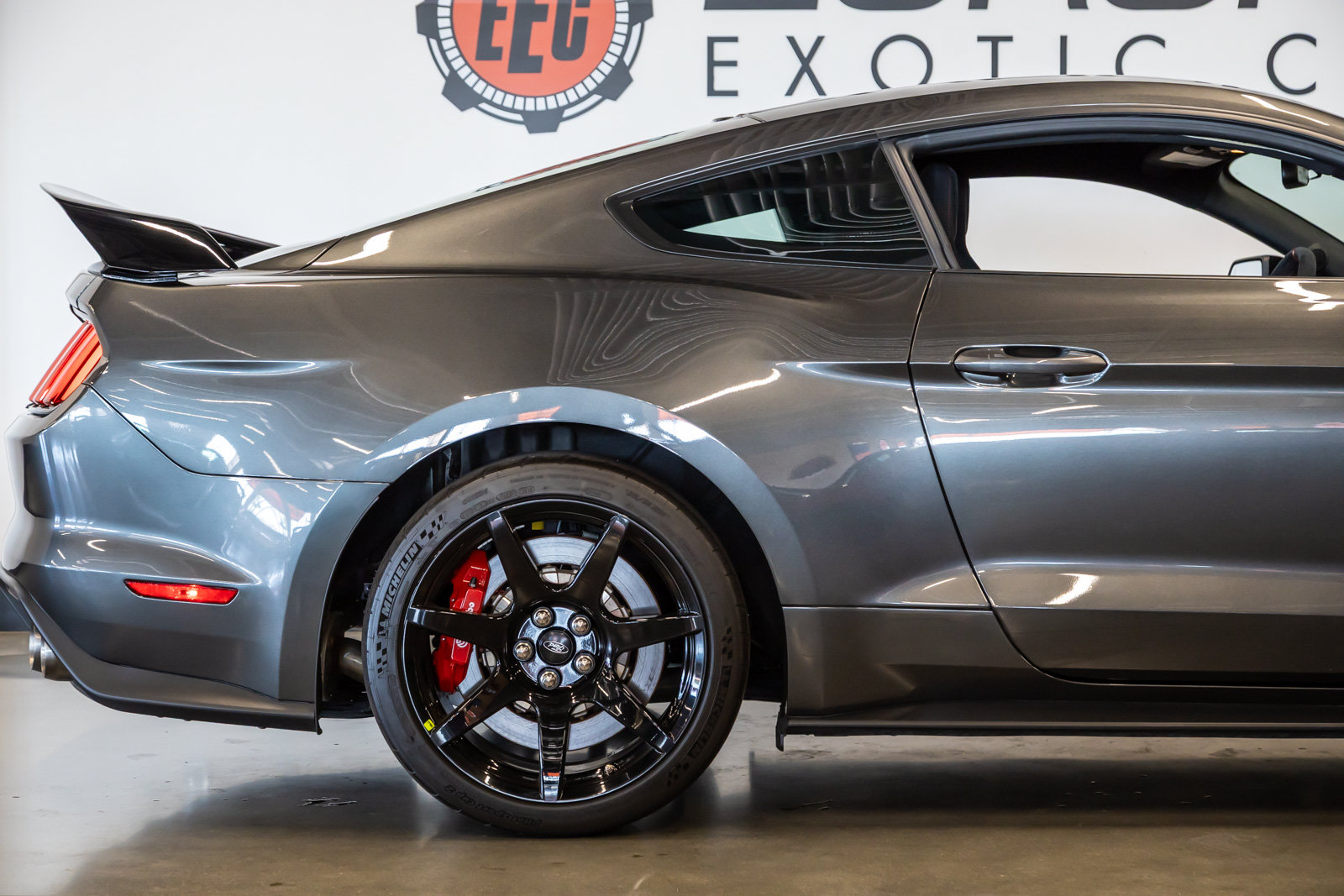 Used 2019 Ford Mustang Shelby GT350R w/ GT350R Equipment Group 920A RWD image 12