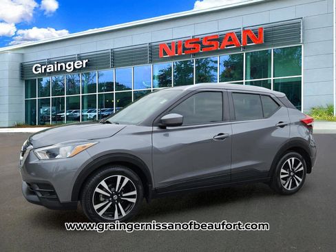 Used 2018 Nissan Kicks SV FWD image 2