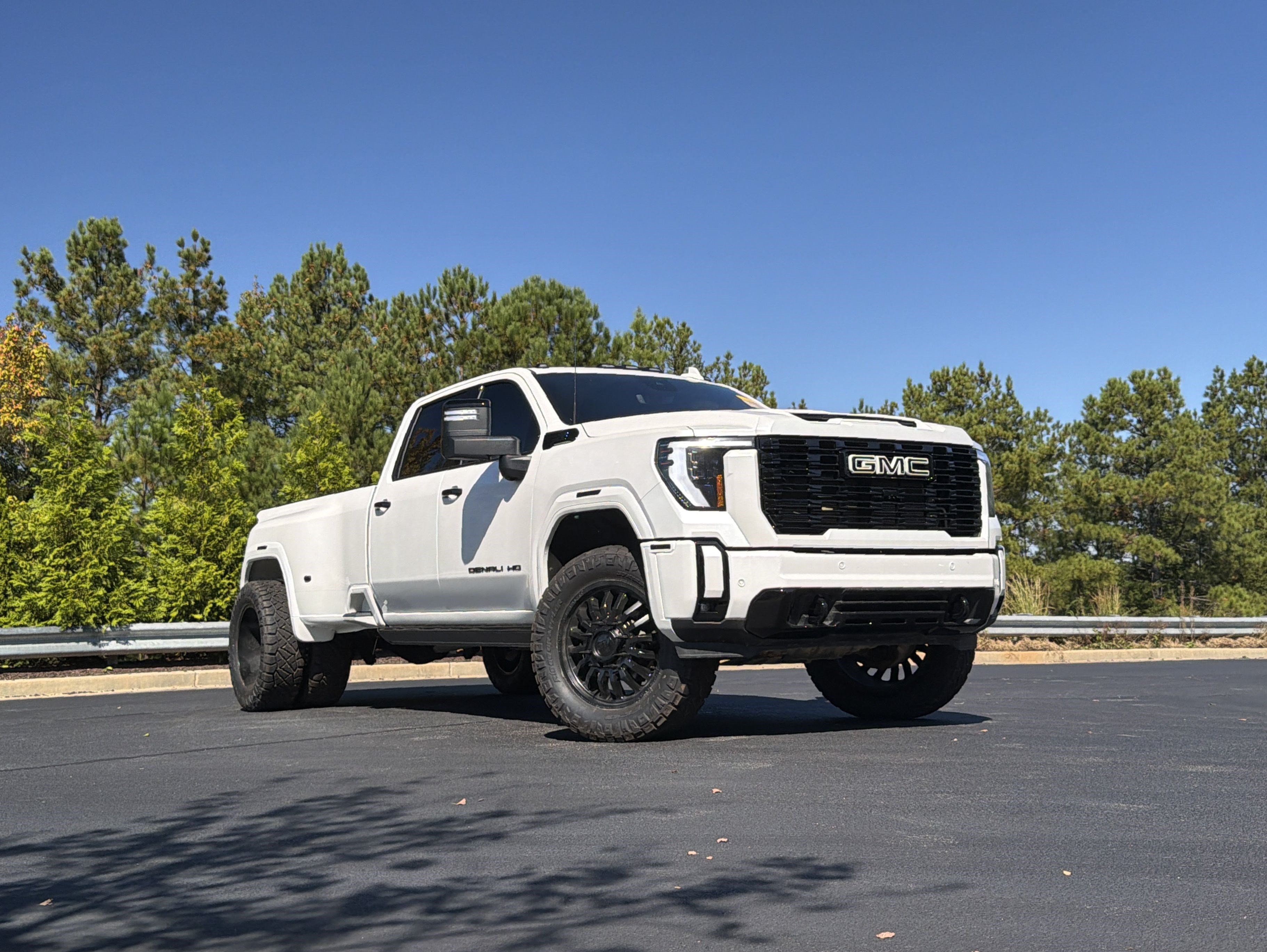 Used 2024 GMC Sierra 3500 Denali Ultimate AWD/4WD image 2