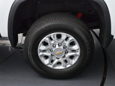 Used 2025 Chevrolet Silverado 2500 LT AWD/4WD image 32