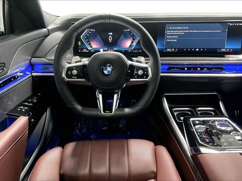 Used 2025 BMW 760i xDrive w/ Premium Package image 16