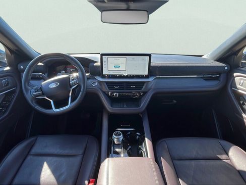 Used 2025 Ford Explorer Platinum image 9