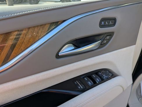 Certified 2023 Cadillac Escalade Premium Luxury Platinum AWD/4WD image 9