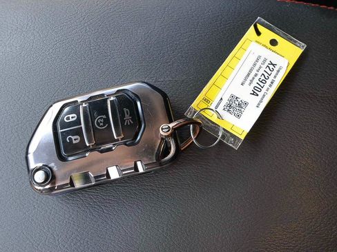Used 2025 Jeep Wrangler Unlimited Rubicon AWD/4WD image 17