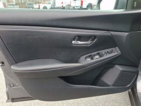Used 2024 Nissan Sentra SV FWD image 12
