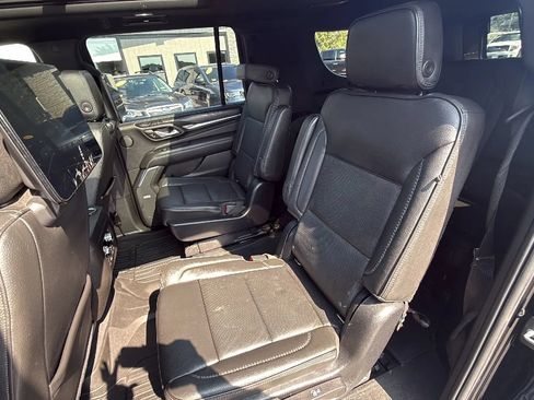 Used 2021 GMC Yukon XL Denali AWD/4WD image 23