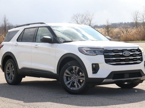 New 2026 Ford Explorer Active w/ Active Comfort Package image 2