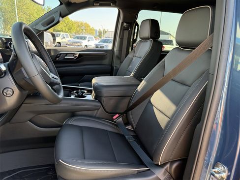 New 2026 Chevrolet Suburban Premier image 23