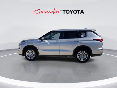 Used 2024 Mitsubishi Outlander ES image 5