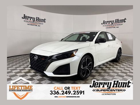 Used 2023 Nissan Altima 2.5 SR image 1