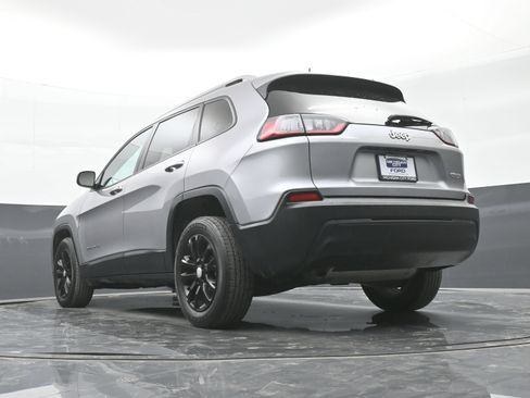 Used 2020 Jeep Cherokee Latitude w/ Cold Weather Group FWD image 37