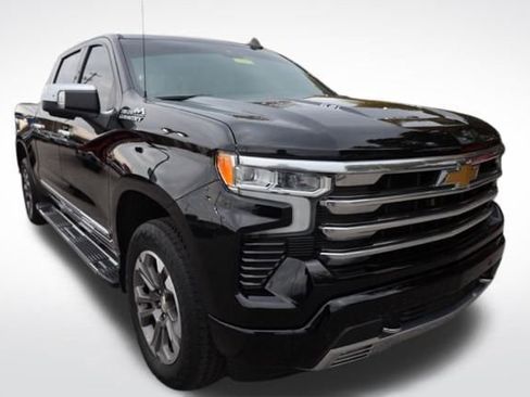 Used 2023 Chevrolet Silverado 1500 High Country w/ Max Trailering Package image 2